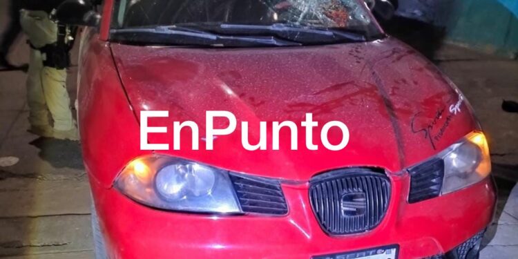 Abandonan cuerpo de un hombre en su vehículo en Tepetitla.