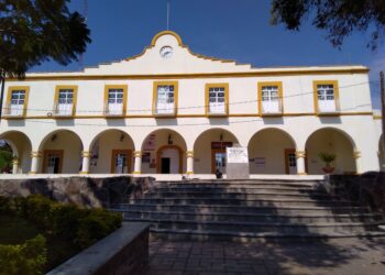 Realizan en Atltzayanca más de 2 kilómetros de carretera.