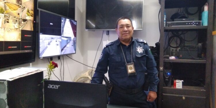 Brinda seguridad de Atltzayanca apoyo a instituciones educativas.