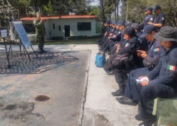 Se capacitan policías estatales en manejo de balística y armamento.