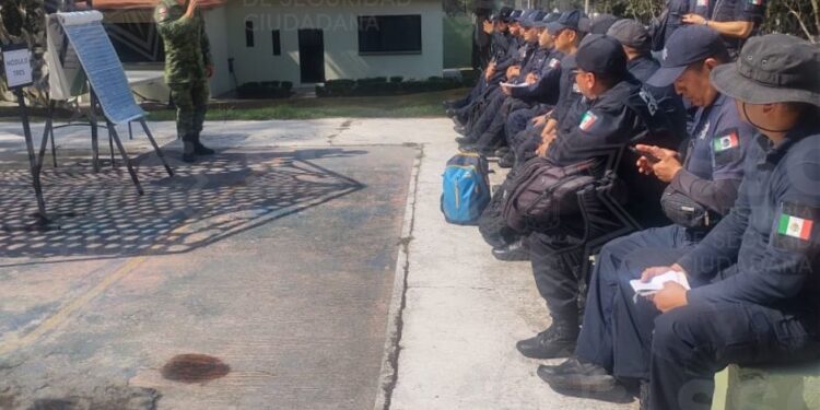Se capacitan policías estatales en manejo de balística y armamento.