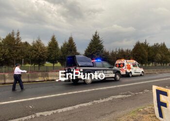 Sale eyectado y muere un conductor, en la Huamantla-Apizaco