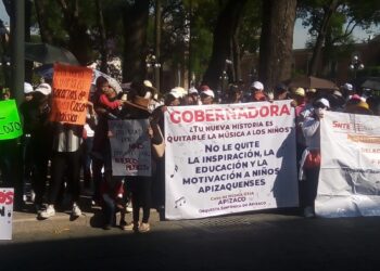 Piden estudiantes de la Casa de Música Osia de Apizaco a Lorena Cuellar regreso de instalaciones para desempeñar sus actividades.