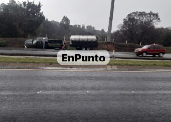 Vuelca camioneta sobre el libramiento Apizaco – Huamantla.