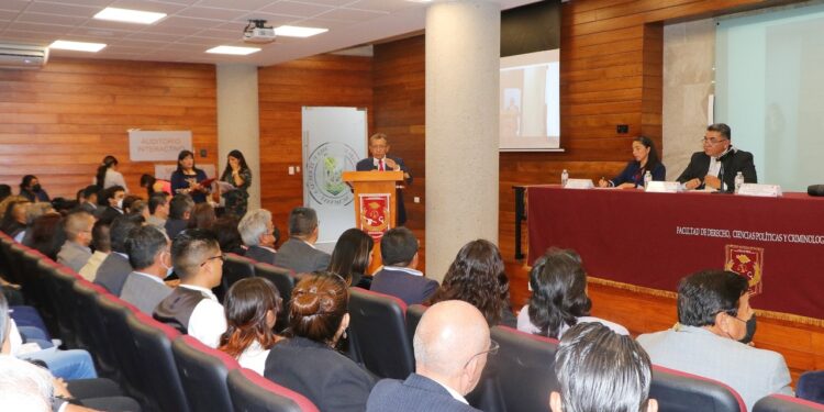 Celebra 58 aniversario la Facultad de Derecho de la UATx