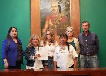 Recibe diputada Marcela González iniciativa ciudadana para la protección de los árboles centenario