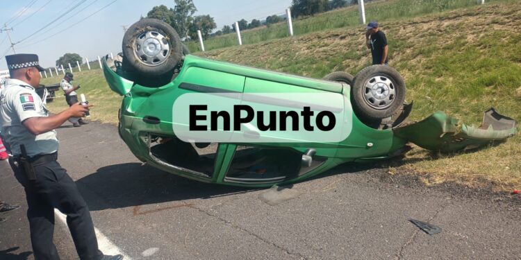 Vuelca automóvil sobre la México – Veracruz en Huamantla.