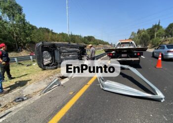 ¡Nuevecita! Vuelca camioneta sobre el libramiento Tlaxcala – Apizaco.