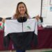 Entregan uniformes en Tequexquitla a estudiantes que participarán en encuentros deportivos.