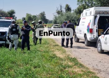 Localizan a persona dentro de un automóvil calcinado en Tetlatlahuca.