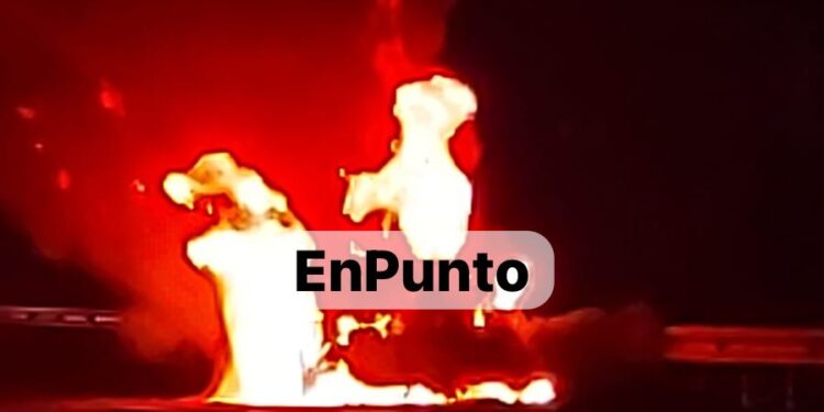 Se incendia vehículo y lo abandonan, en Cuapiaxtla.