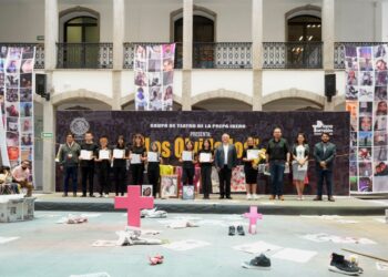 Presentan en el Congreso, estudiantes de preparatoria obra de teatro “Los olvidados”