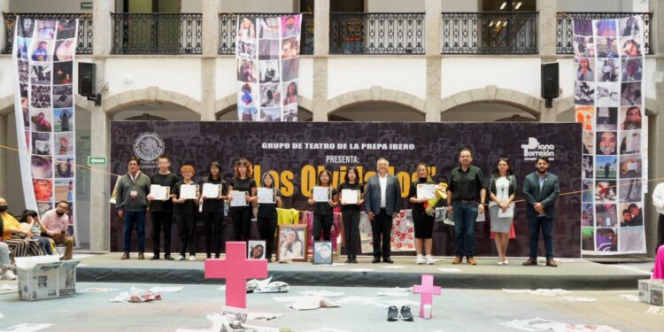 Presentan en el Congreso, estudiantes de preparatoria obra de teatro “Los olvidados”