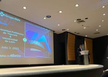 Alumnas de UPTX extensión Tequexquitla visitan instalaciones de la Bolsa Mexicana de Valores.