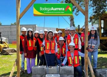 Colocan primera piedra de “Mi Bodega Aurrerá  El Carmen Tequexquitla”.
