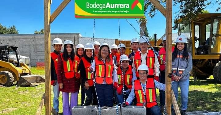 Colocan primera piedra de “Mi Bodega Aurrerá  El Carmen Tequexquitla”.