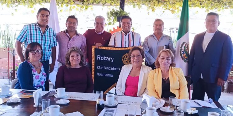 Recibe capacitación el Grupo Club Rotario Fundadores de Huamantla.