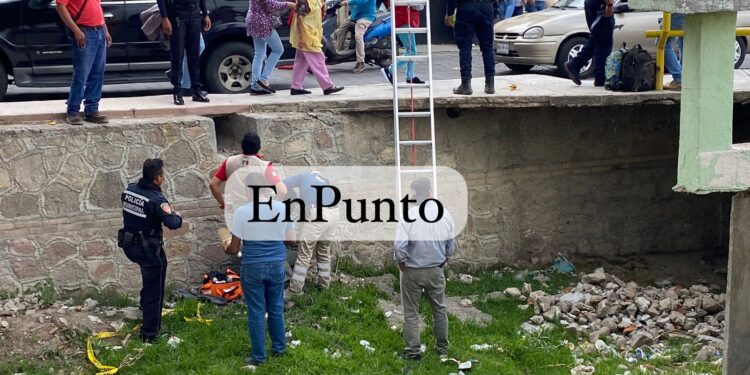 Cae mujer al canal del bulevar Cuamanco en Huamantla.