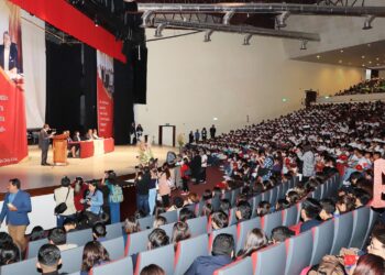 La UATx culturiza y transforma a la sociedad: Rector