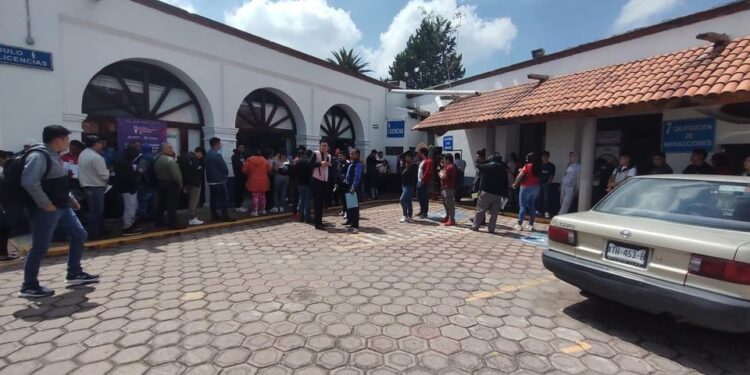 Beneficia Gobierno Estatal a 2 mil 87 jóvenes con licencias de conducir a mitad de costo.