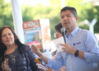 Ayuntamiento de Puebla entrega apoyos a emprendedores, comités y productores locales.