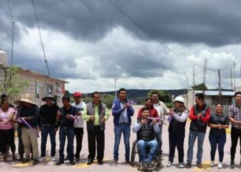 Entregan obras de adoquinamiento en Tequexquitla.