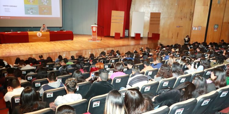 Realiza UATx jornada para la educación financiera