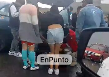 Ebrio conductor impacta vehículo sobre camellón del Bulevar Yancuitlalpan en Huamantla.