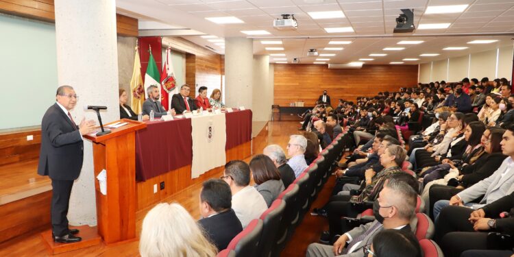 Concluye proceso para la reacreditación internacional de la licenciatura en Derecho de la UATx