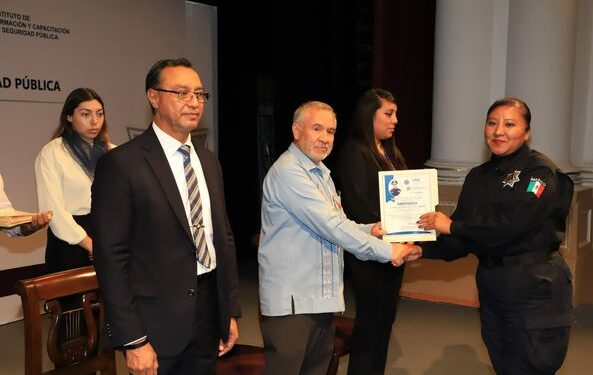 Profesionaliza secretaría de seguridad ciudadana a 127 policías municipales.