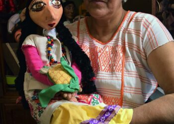 Realiza grupo titiritero de Huamantla actividades en planteles educativos.