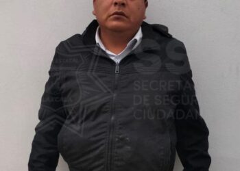 Detiene policía estatal a hombre en posesión de una réplica de arma de fuego.