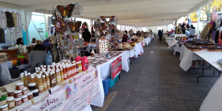 Con éxito se desarrolla el primer día del Tercer Encuentro Nacional Otomí en Ixtenco.