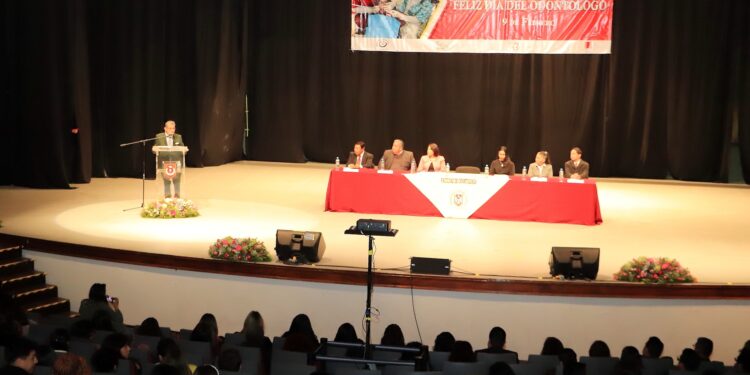 Celebra UATx el Día del Odontólogo