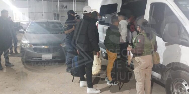 Rescatan a 34 migrantes tras operativo del estado y el orden federal.