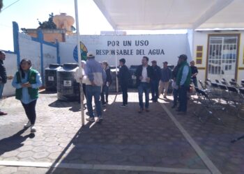 Entregan autoridades de Huamantla alrededor de 300 tinacos.