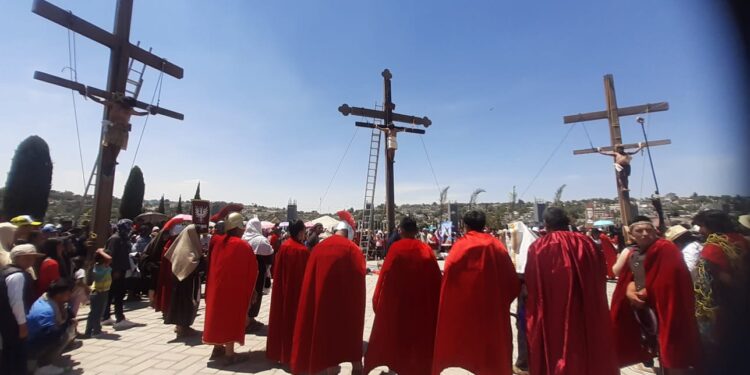 Se lleva a cabo en Tequexquitla el Viacrucis Vida, Pasión y Muerte de Cristo Semana Santa 2024, en su edición 37.