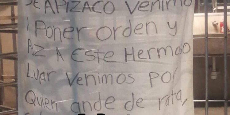 ¡En sus narices! Dejan posible n4rc0 manta en en parque de Apizaco.