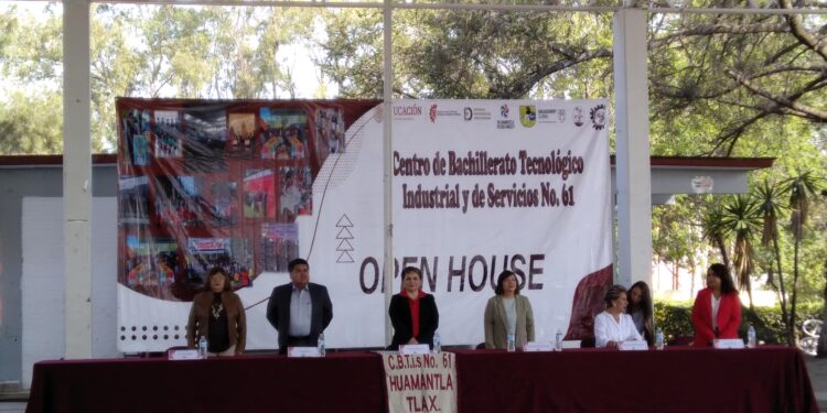 Realiza CBTIS de Huamantla Open Huose o Casa Abierta 2024.