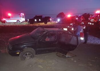 Un menor de edad y una mujer lesionados deja volcara en comunidad de “Los pilares” en Huamantla.