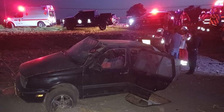 Un menor de edad y una mujer lesionados deja volcara en comunidad de “Los pilares” en Huamantla.