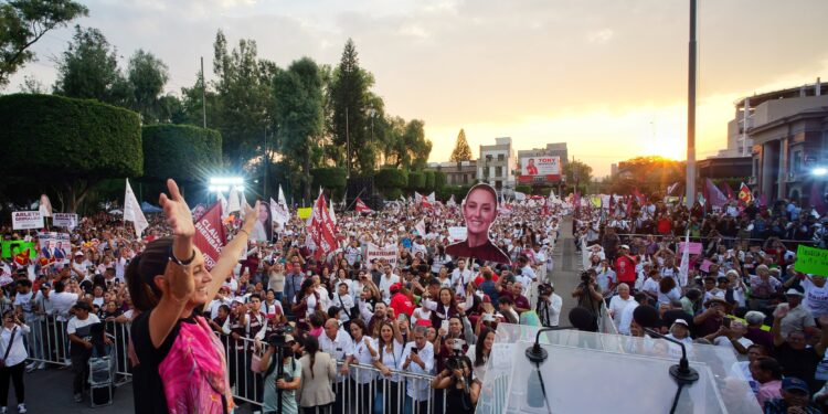 Claudia Sheinbaum destaca la reforma al poder judicial como la clave para construir un México con más democracia, paz y seguridad.