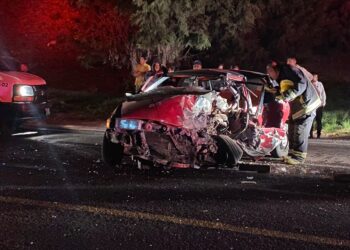 Un abuelito prensado y 4 lesionados, deja carambola en Apizaco.