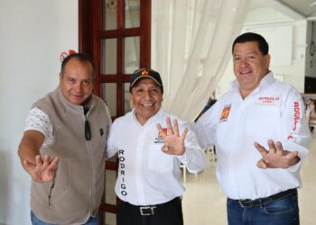 Rodrigo Cuahutle Salazar,  candidato al senado se mantiene cercano a la gente.