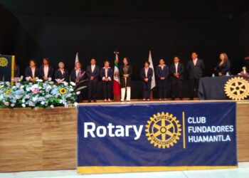 Toman protesta Integrantes de Junta Directiva del Club Rotary Fundadores de Huamantla Distrito 4185.