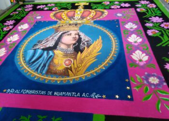 Inicia Feria Huamantla 2024 edición 150 con tradicional Repique de Campanas y quema de salva de cohetes.