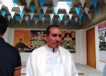 Invita párroco de la Basílica de la Caridad a participar de las diversas celebraciones religiosas.