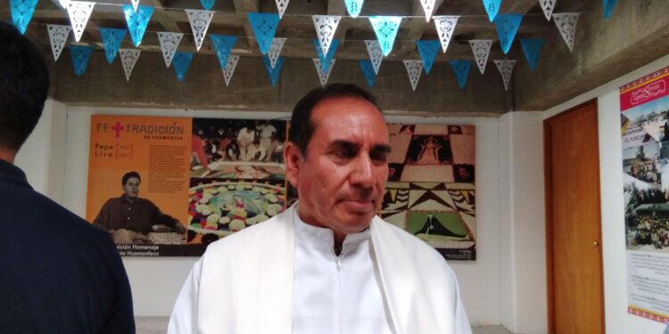 Invita párroco de la Basílica de la Caridad a participar de las diversas celebraciones religiosas.