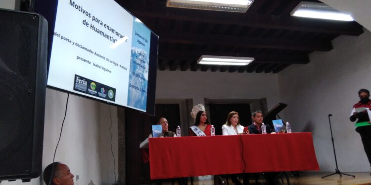 Se lleva a cabo la Presentación del libro “Motivos para Enamorarte de Huamantla”.