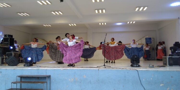 Se presentó Ballet Folklórico “Yolotl Raíces de Mi Tierra” en Huamantla.